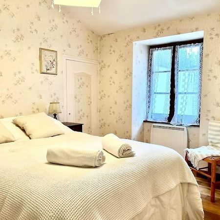 Maison Paisible Avec Lac Prive Secondigny ภายนอก รูปภาพ