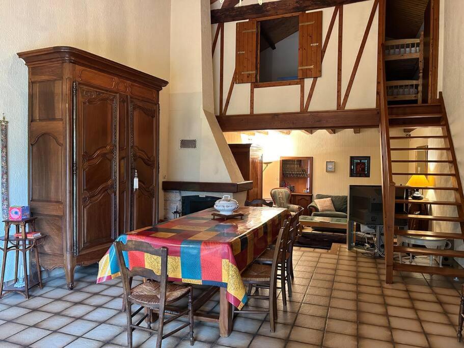 Maison Paisible Avec Lac Prive Secondigny ภายนอก รูปภาพ